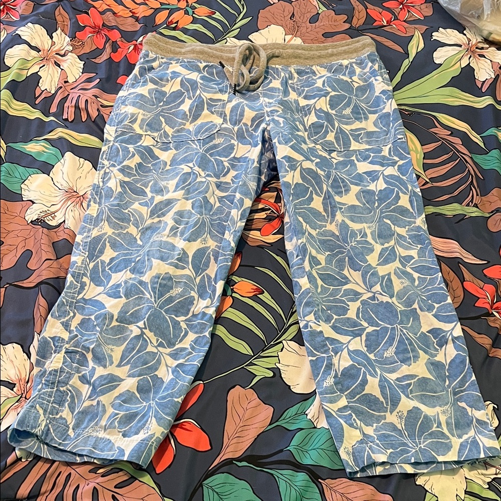 Tropical print capri pants